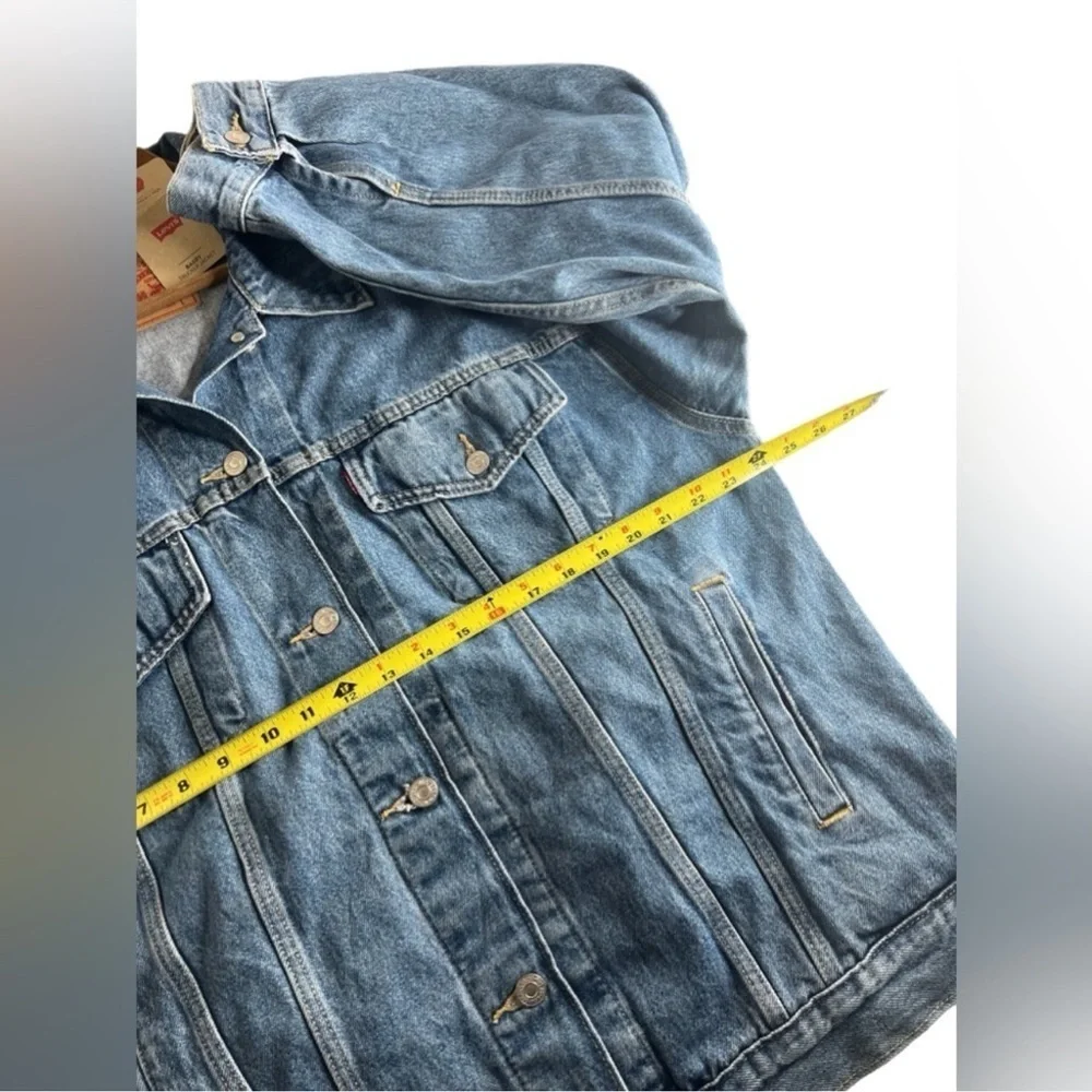 Levis Women’s Baggy Trucker Denim Jacket - Picture 15 of 15